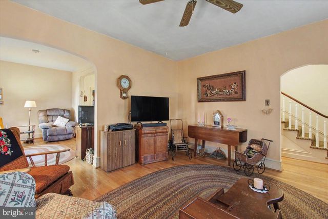 215 W SECOND ST, Waynesboro, PA 17268