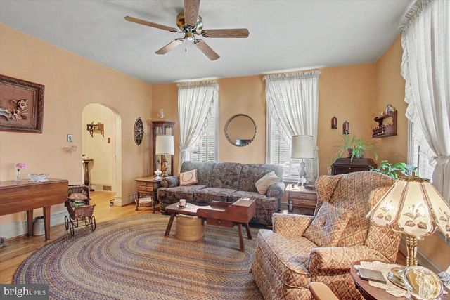 215 W SECOND ST, Waynesboro, PA 17268