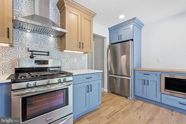 33 CARRIAGE KNOLL CT, Langhorne, PA 19047