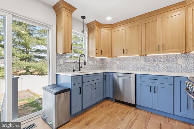 33 CARRIAGE KNOLL CT, Langhorne, PA 19047