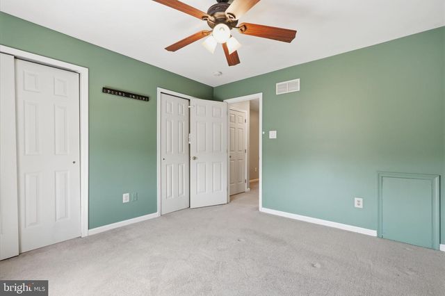 33 CARRIAGE KNOLL CT, Langhorne, PA 19047