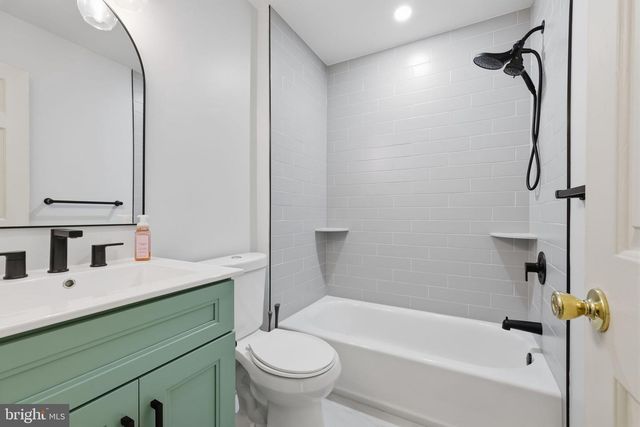 33 CARRIAGE KNOLL CT, Langhorne, PA 19047