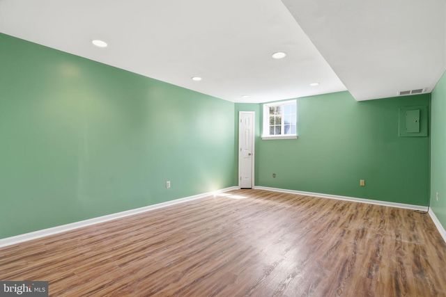 33 CARRIAGE KNOLL CT, Langhorne, PA 19047