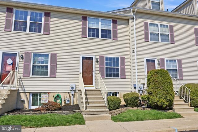 33 CARRIAGE KNOLL CT, Langhorne, PA 19047