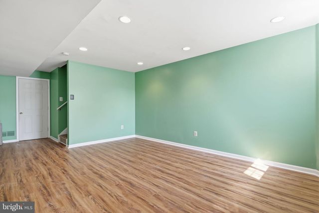 33 CARRIAGE KNOLL CT, Langhorne, PA 19047