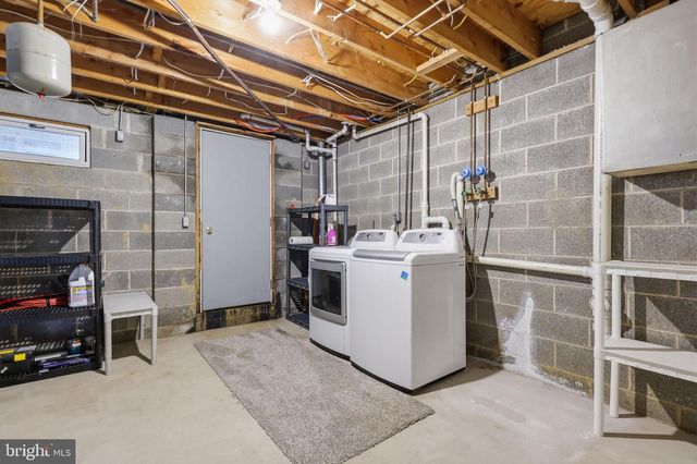 33 CARRIAGE KNOLL CT, Langhorne, PA 19047