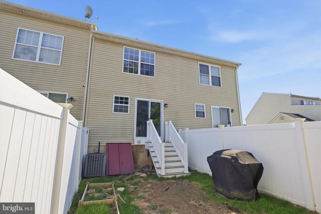 33 CARRIAGE KNOLL CT, Langhorne, PA 19047