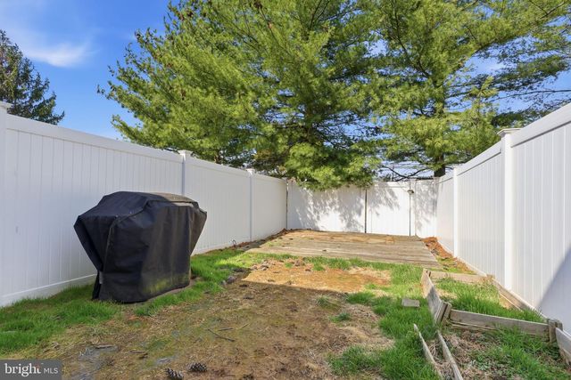 33 CARRIAGE KNOLL CT, Langhorne, PA 19047