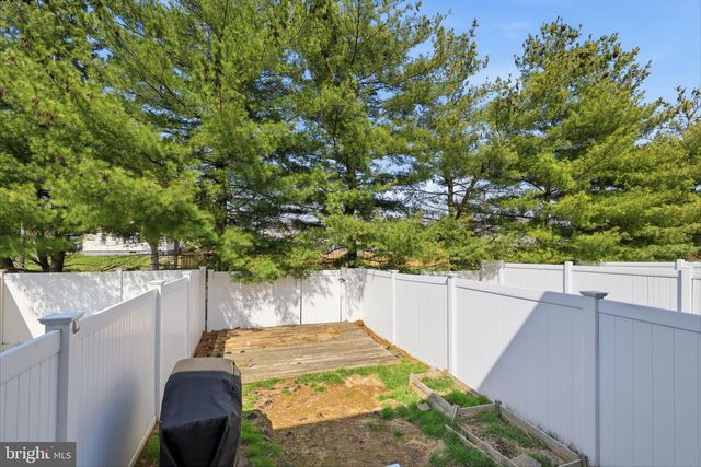 33 CARRIAGE KNOLL CT, Langhorne, PA 19047