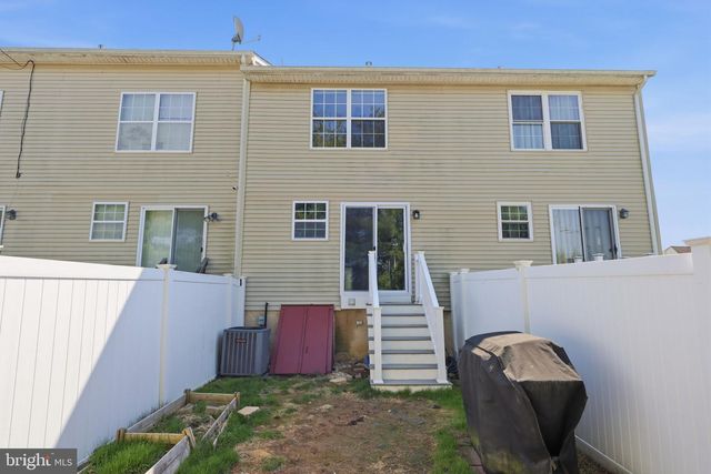 33 CARRIAGE KNOLL CT, Langhorne, PA 19047