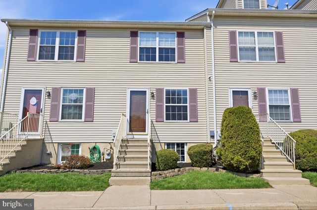 33 CARRIAGE KNOLL CT, Langhorne, PA 19047