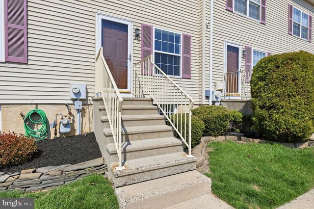 33 CARRIAGE KNOLL CT, Langhorne, PA 19047