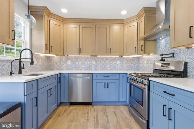 33 CARRIAGE KNOLL CT, Langhorne, PA 19047