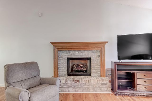 703 Cinnamon Way, Flat Rock, NC 28731