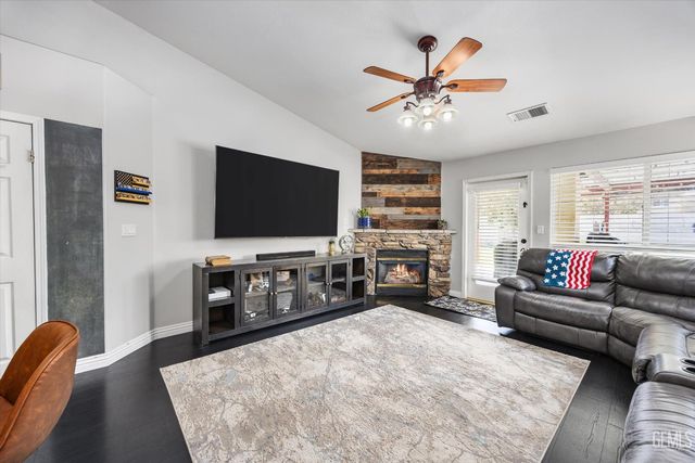 3603 Deslok Drive, Bakersfield, CA 93312