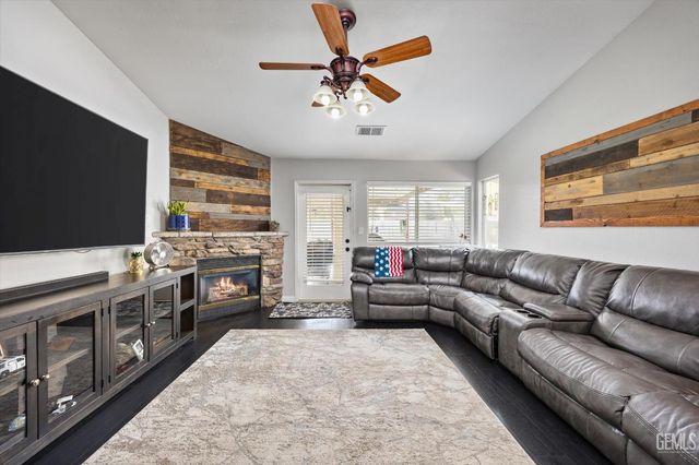 3603 Deslok Drive, Bakersfield, CA 93312