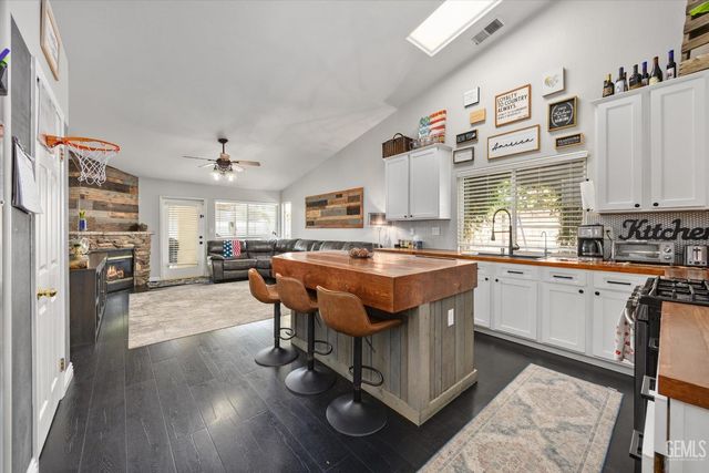 3603 Deslok Drive, Bakersfield, CA 93312