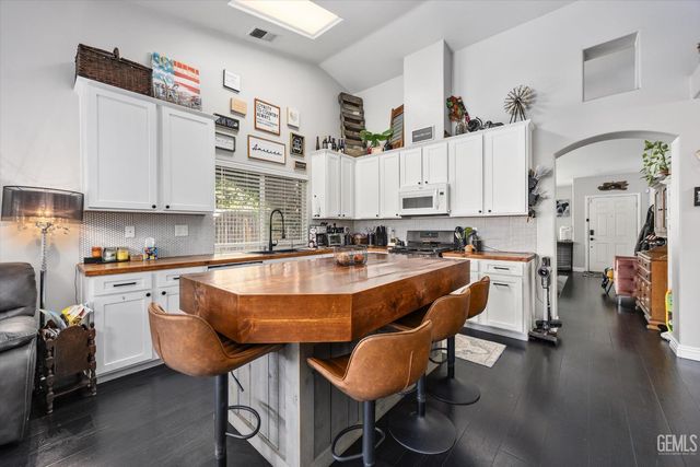 3603 Deslok Drive, Bakersfield, CA 93312