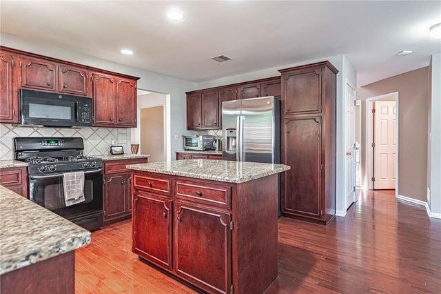 25 Grist Mill Lane, Easton, PA 18045