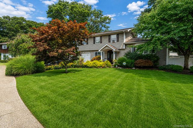 41 Chelsea Place, Deer Park, NY 11729