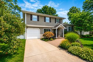 41 Chelsea Place, Deer Park, NY 11729
