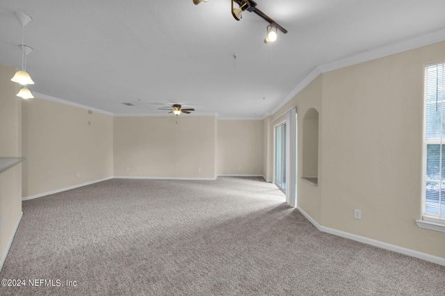 8290 GATE Parkway W 132, Jacksonville, FL 32216