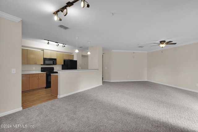 8290 GATE Parkway W 132, Jacksonville, FL 32216