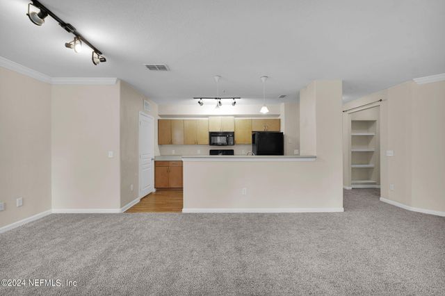 8290 GATE Parkway W 132, Jacksonville, FL 32216
