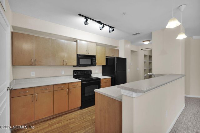 8290 GATE Parkway W 132, Jacksonville, FL 32216