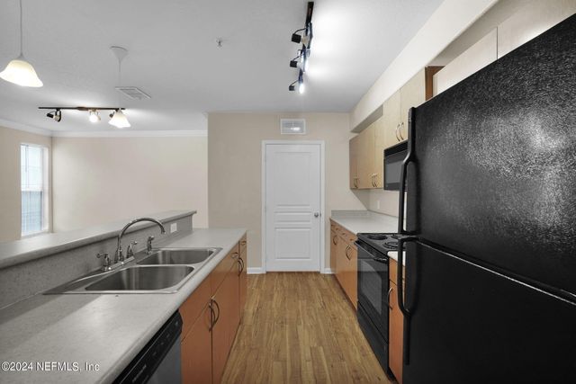 8290 GATE Parkway W 132, Jacksonville, FL 32216
