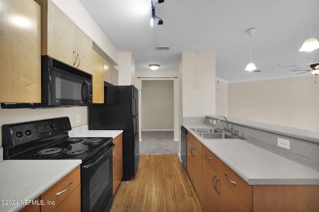 8290 GATE Parkway W 132, Jacksonville, FL 32216