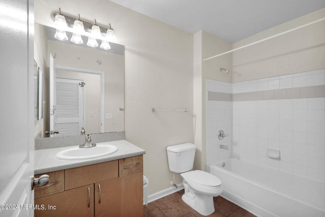 8290 GATE Parkway W 132, Jacksonville, FL 32216