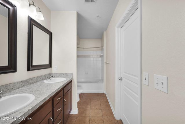 8290 GATE Parkway W 132, Jacksonville, FL 32216