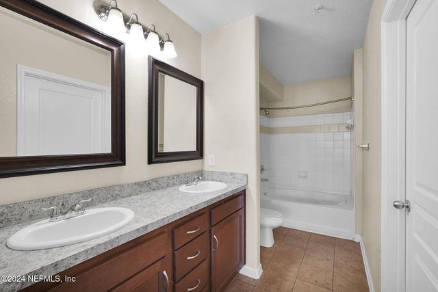 8290 GATE Parkway W 132, Jacksonville, FL 32216
