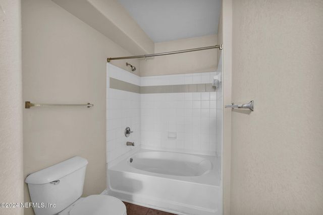 8290 GATE Parkway W 132, Jacksonville, FL 32216