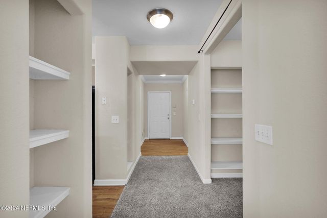 8290 GATE Parkway W 132, Jacksonville, FL 32216