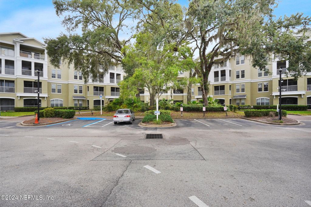 8290 GATE Parkway W 132, Jacksonville, FL 32216
