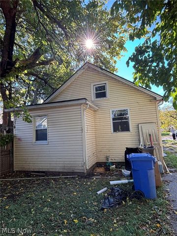 6812 Lawn Avenue, Cleveland, OH 44102