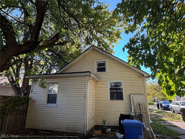 6812 Lawn Avenue, Cleveland, OH 44102