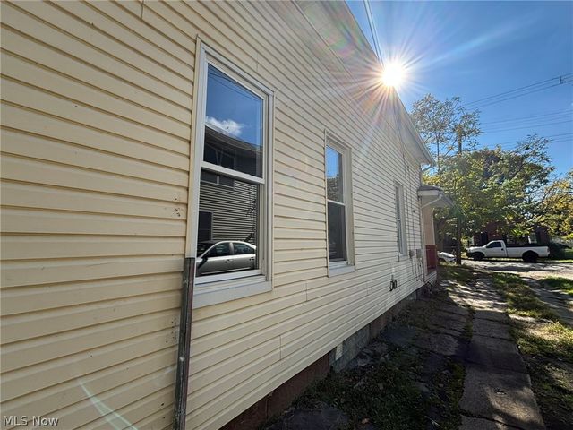6812 Lawn Avenue, Cleveland, OH 44102