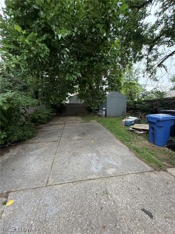 6812 Lawn Avenue, Cleveland, OH 44102