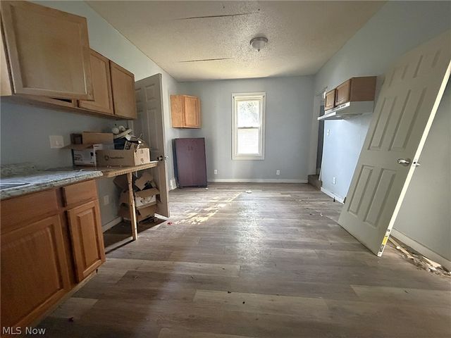 6812 Lawn Avenue, Cleveland, OH 44102