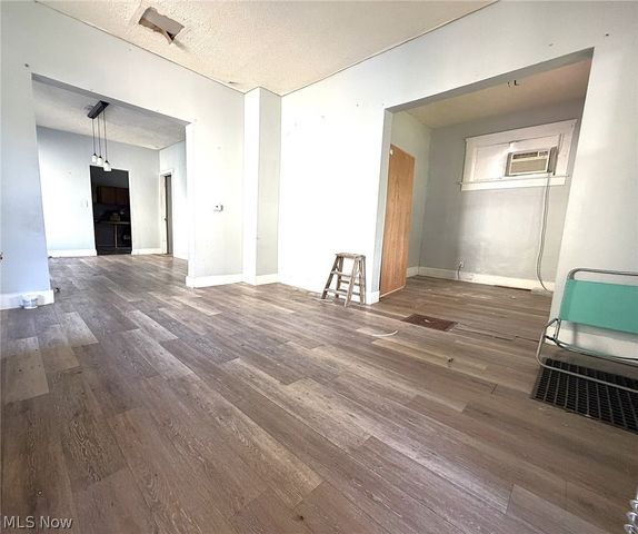 6812 Lawn Avenue, Cleveland, OH 44102