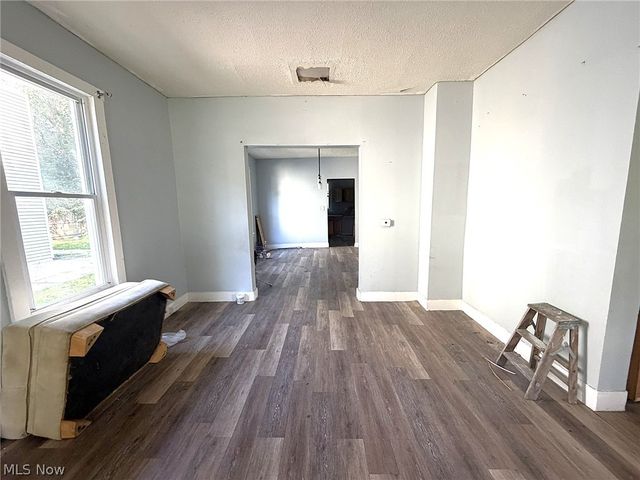 6812 Lawn Avenue, Cleveland, OH 44102