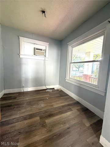 6812 Lawn Avenue, Cleveland, OH 44102