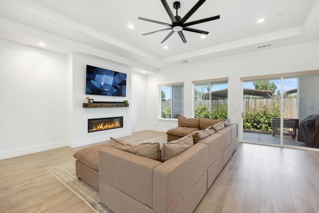 8907 Maple Hill Ln, Orangevale, CA 95662