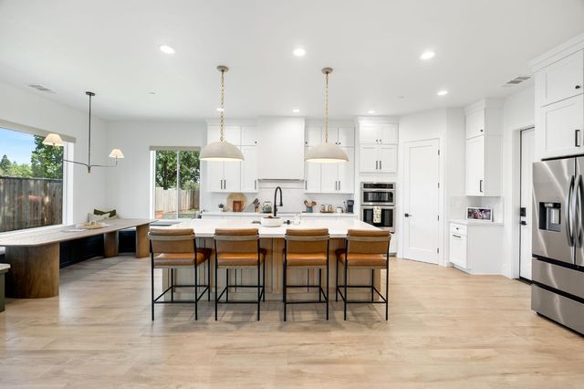 8907 Maple Hill Ln, Orangevale, CA 95662