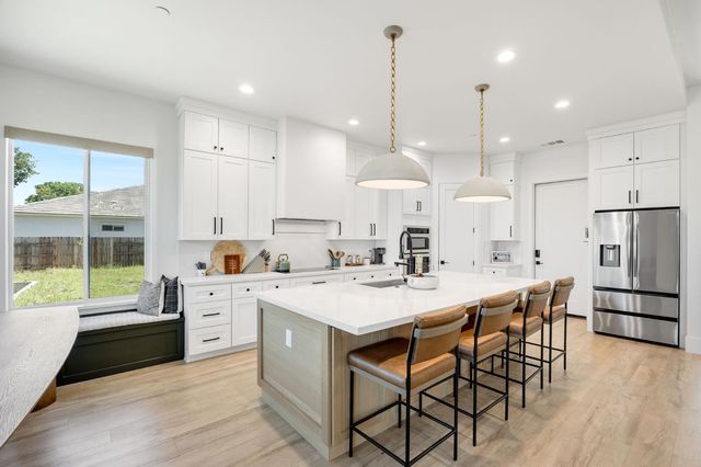 8907 Maple Hill Ln, Orangevale, CA 95662