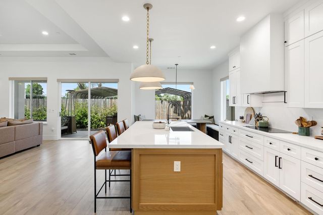 8907 Maple Hill Ln, Orangevale, CA 95662