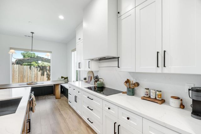 8907 Maple Hill Ln, Orangevale, CA 95662